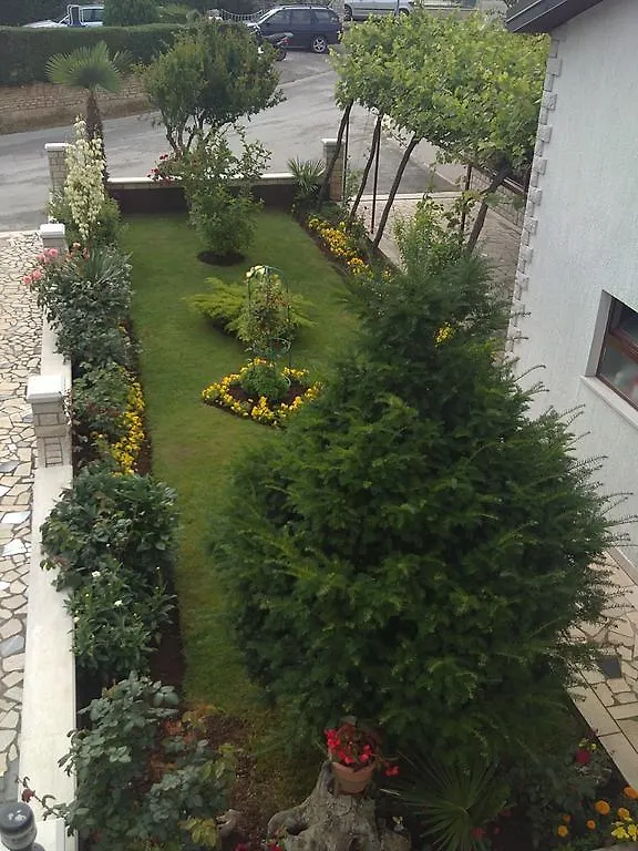 Andela Apartment Pula 0*,
