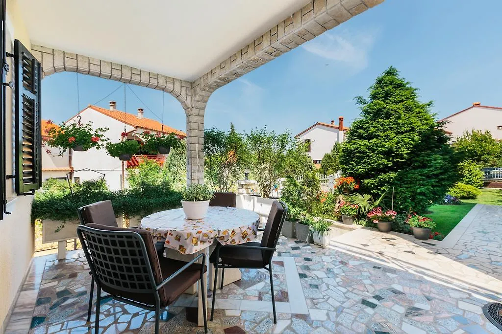 Andela Apartment Pula