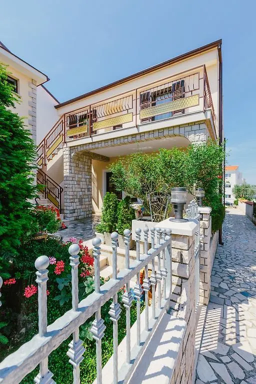 Andela Apartment Pula