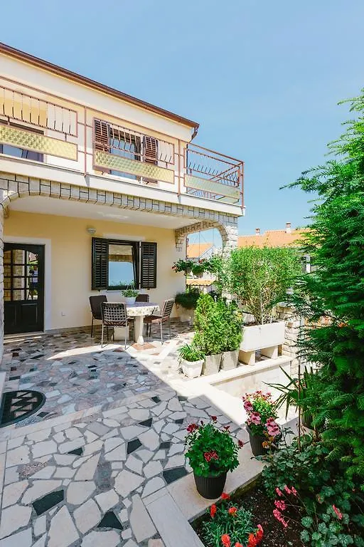 Andela Apartment Pula