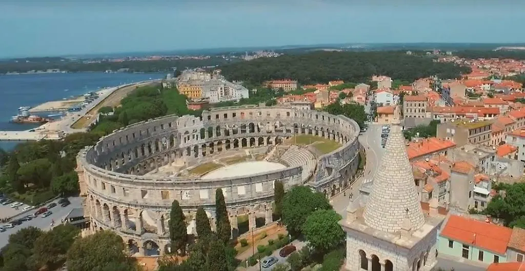 Andela Apartment Pula 0*,