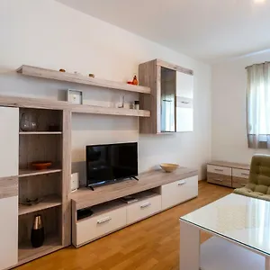 Anna With Free Private Parking Apartament